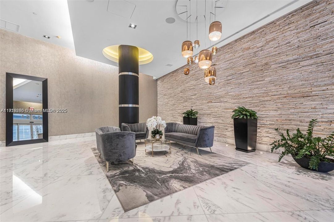 For Sale: $499,000 (2 beds, 2 baths, 1149 Square Feet)