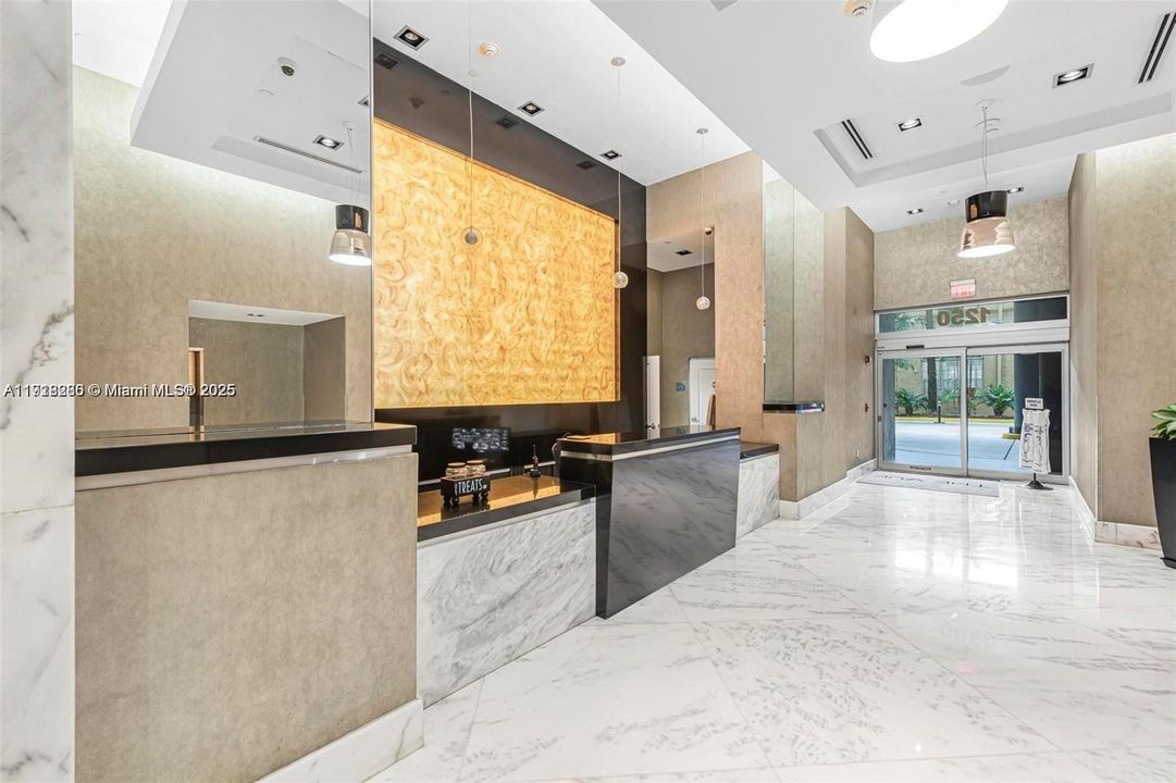 For Sale: $499,000 (2 beds, 2 baths, 1149 Square Feet)