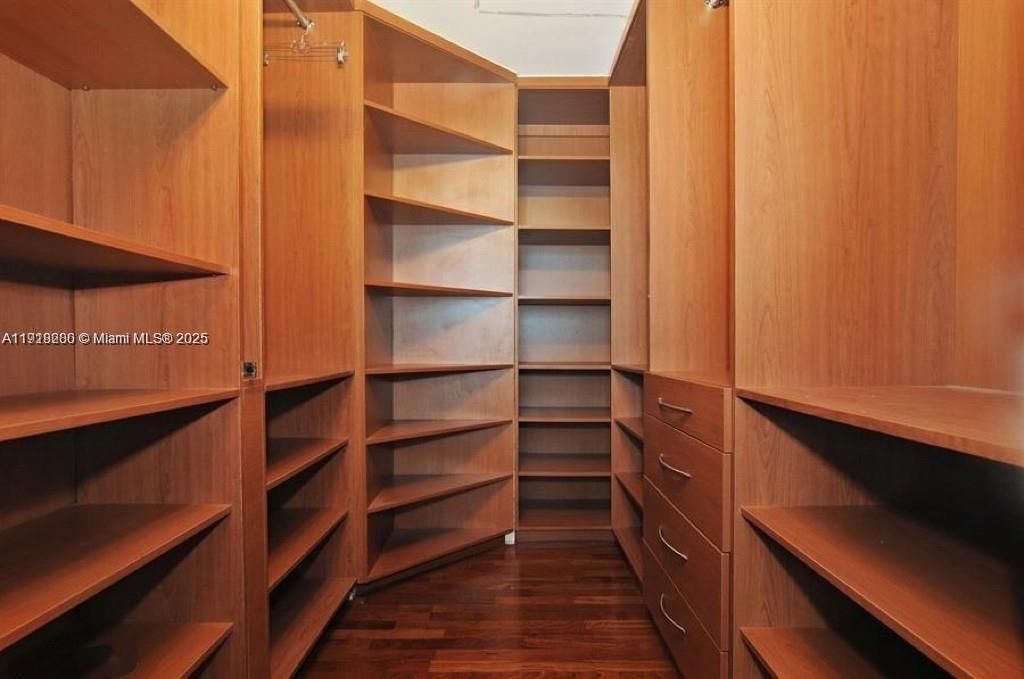 For Sale: $499,000 (2 beds, 2 baths, 1149 Square Feet)