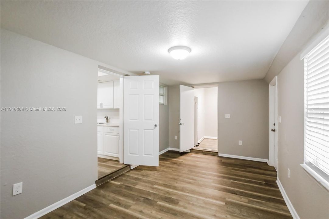 For Rent: $2,845 (3 beds, 2 baths, 1410 Square Feet)