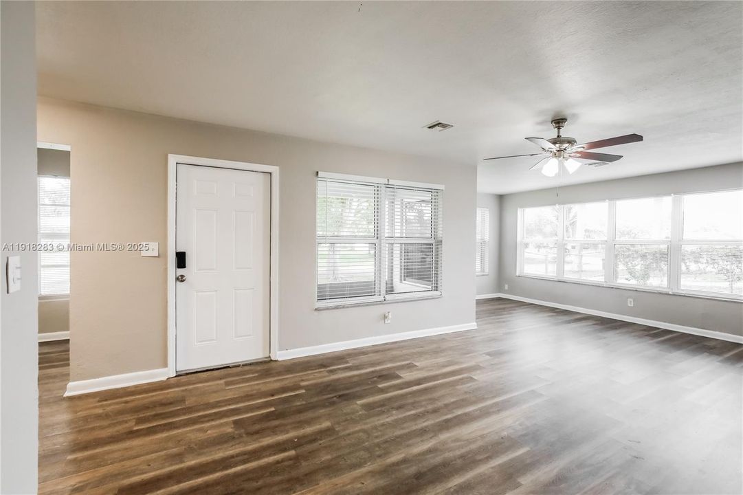 For Rent: $2,845 (3 beds, 2 baths, 1410 Square Feet)