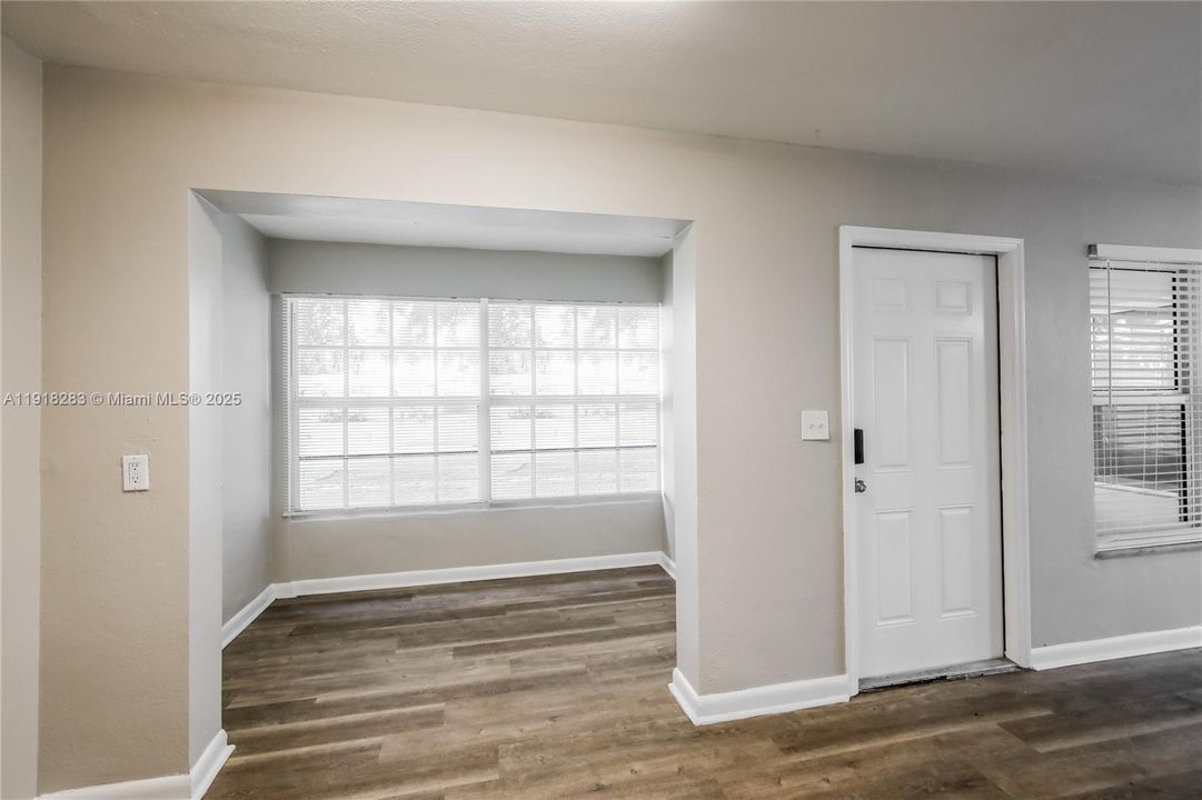 For Rent: $2,845 (3 beds, 2 baths, 1410 Square Feet)