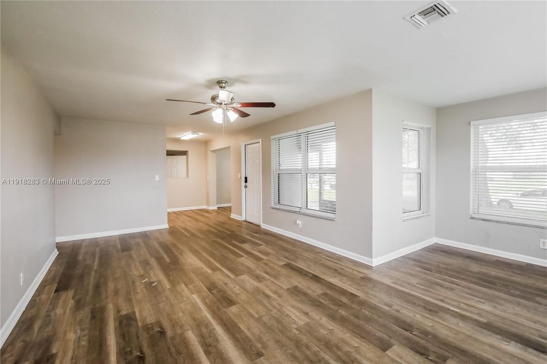 For Rent: $2,845 (3 beds, 2 baths, 1410 Square Feet)