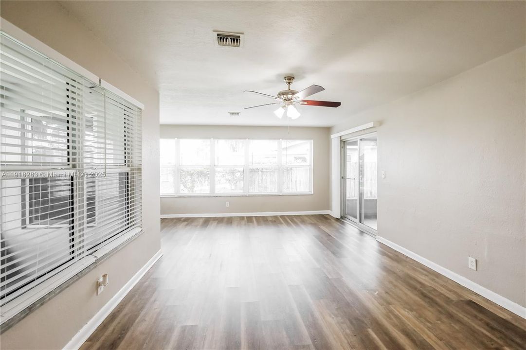 For Rent: $2,845 (3 beds, 2 baths, 1410 Square Feet)