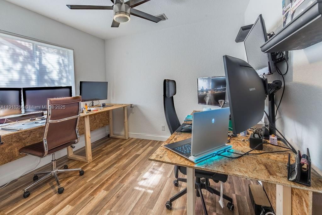 En Venta: $665,000 (3 camas, 2 baños, 1420 Pies cuadrados)