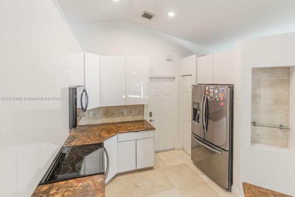 En Venta: $665,000 (3 camas, 2 baños, 1420 Pies cuadrados)