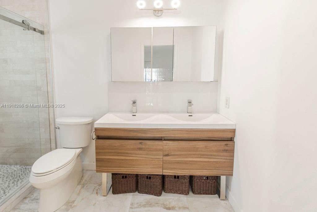 En Venta: $665,000 (3 camas, 2 baños, 1420 Pies cuadrados)