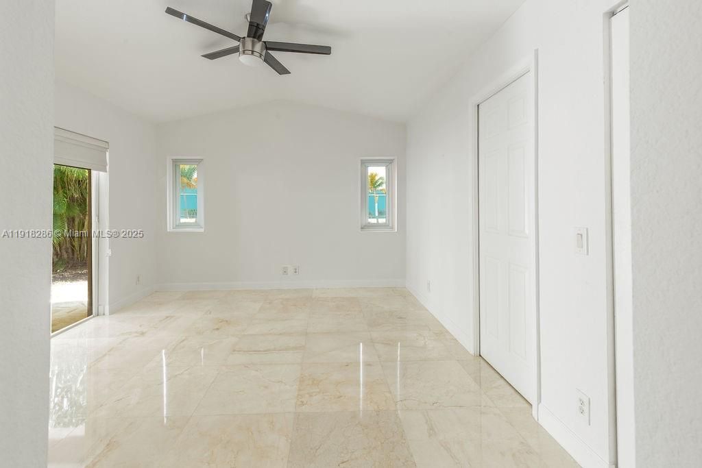 En Venta: $665,000 (3 camas, 2 baños, 1420 Pies cuadrados)