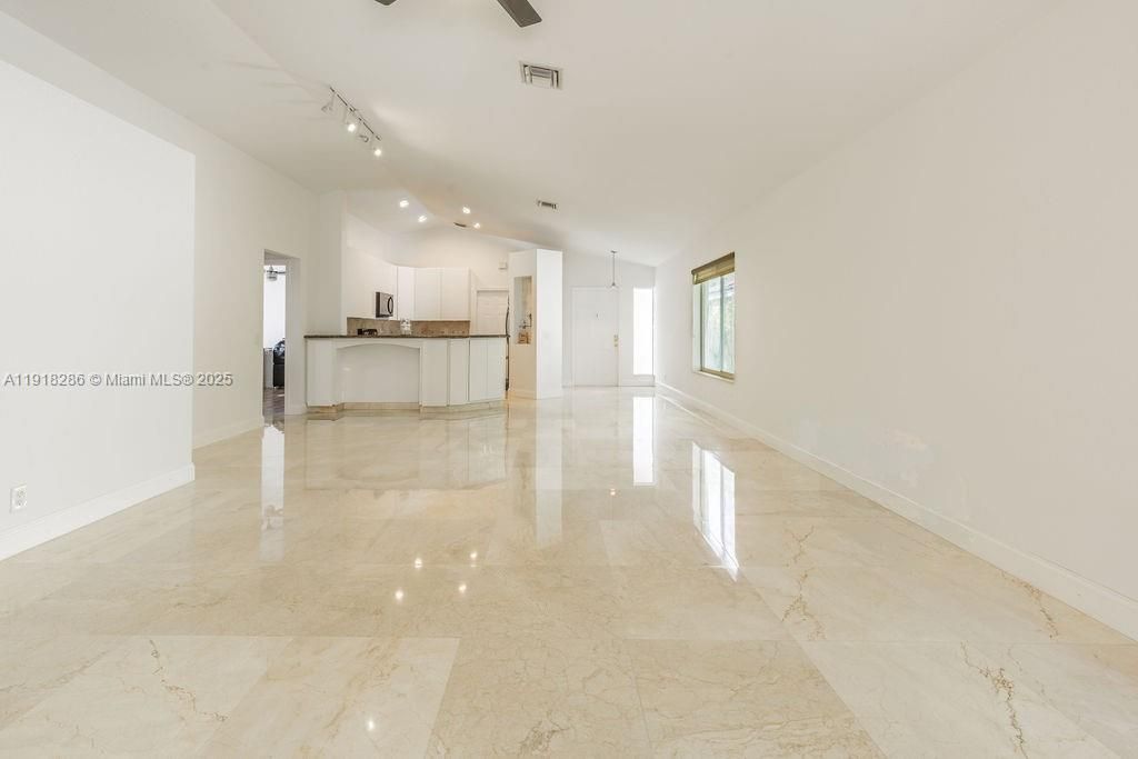 En Venta: $665,000 (3 camas, 2 baños, 1420 Pies cuadrados)