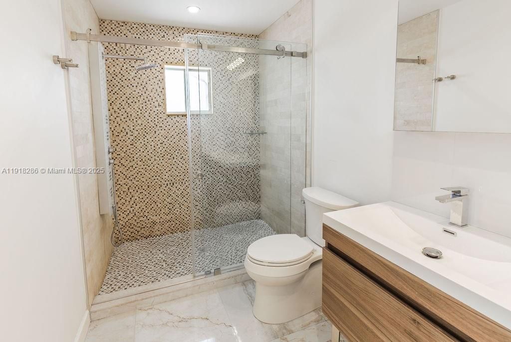 En Venta: $665,000 (3 camas, 2 baños, 1420 Pies cuadrados)