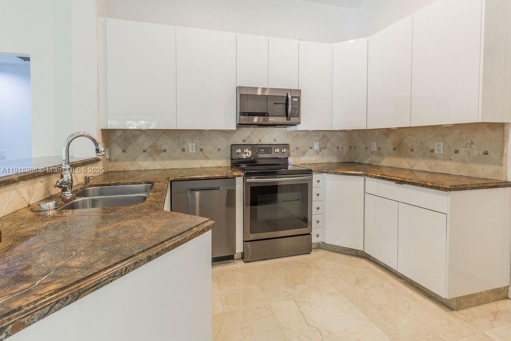 En Venta: $665,000 (3 camas, 2 baños, 1420 Pies cuadrados)