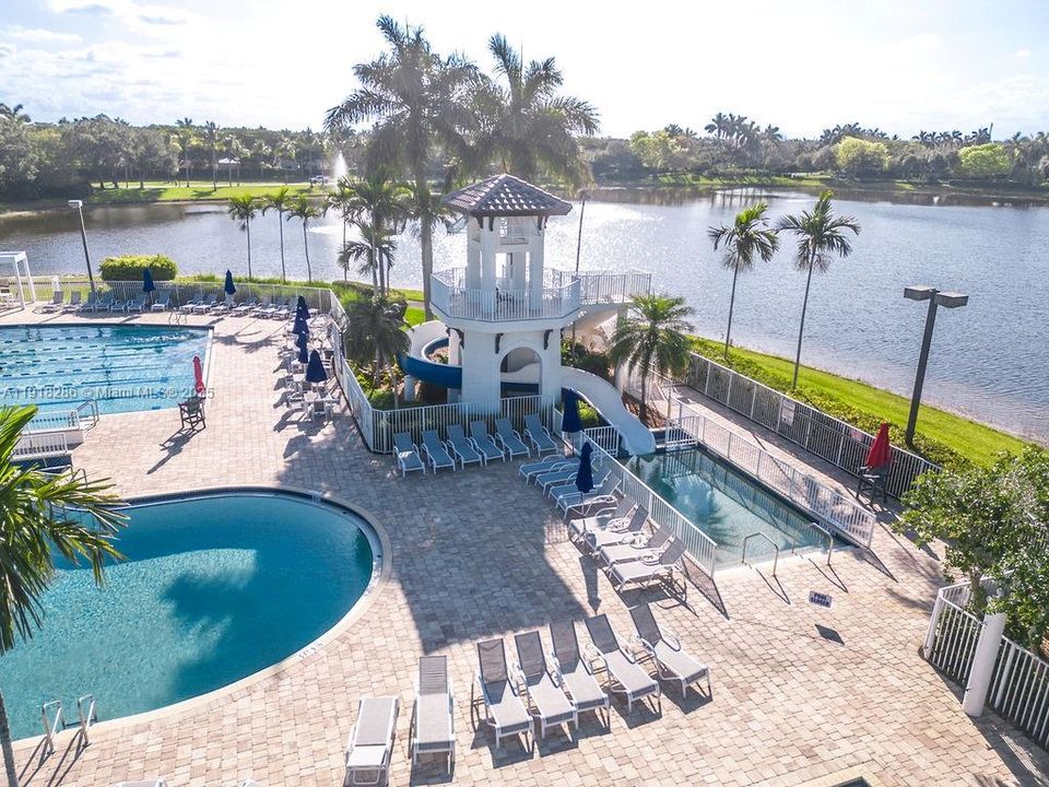 En Venta: $665,000 (3 camas, 2 baños, 1420 Pies cuadrados)