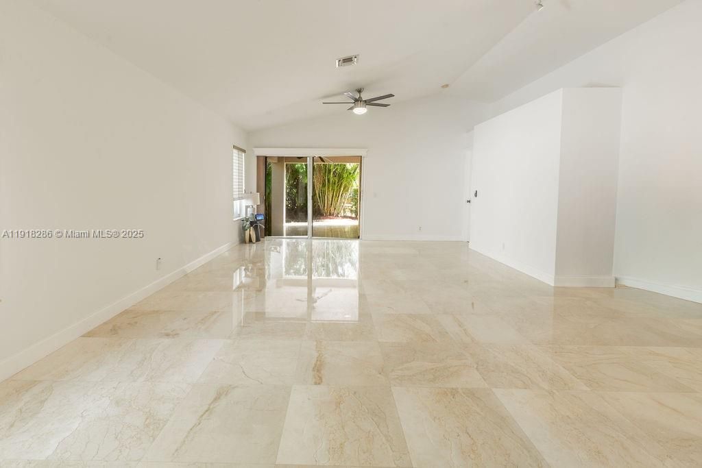 En Venta: $665,000 (3 camas, 2 baños, 1420 Pies cuadrados)