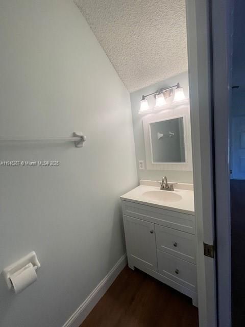 В аренду: $2,200 (2 спален, 2 ванн, 1008 Квадратных фут)