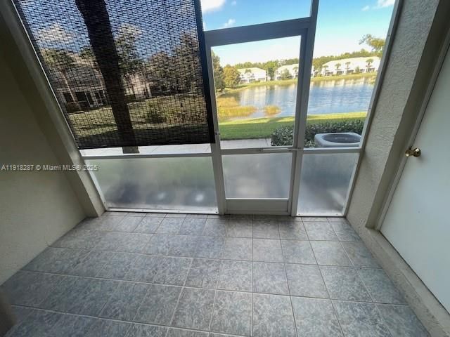 В аренду: $2,200 (2 спален, 2 ванн, 1008 Квадратных фут)