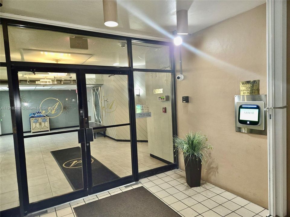 For Sale: $269,000 (2 beds, 2 baths, 1160 Square Feet)