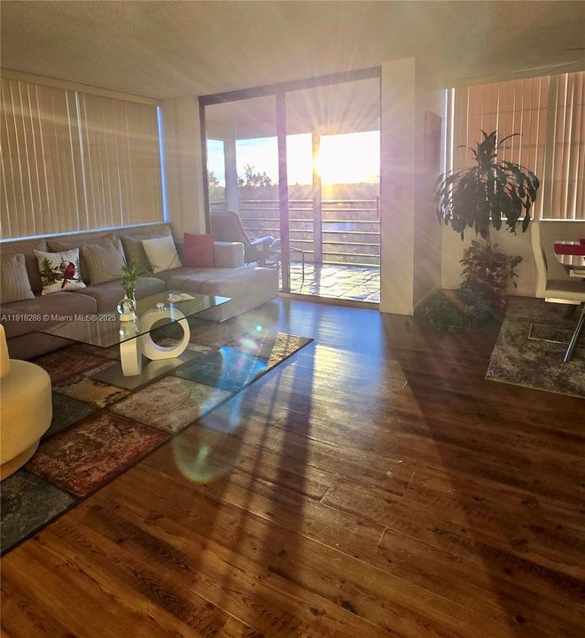 For Sale: $269,000 (2 beds, 2 baths, 1160 Square Feet)