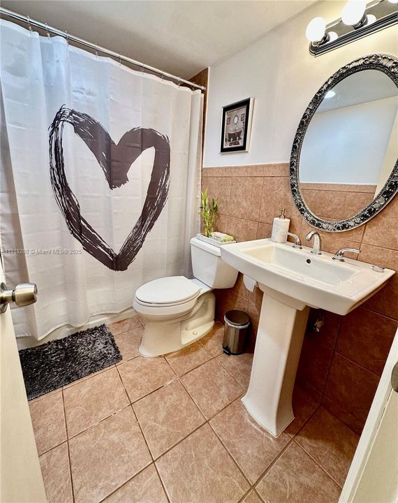 For Sale: $269,000 (2 beds, 2 baths, 1160 Square Feet)