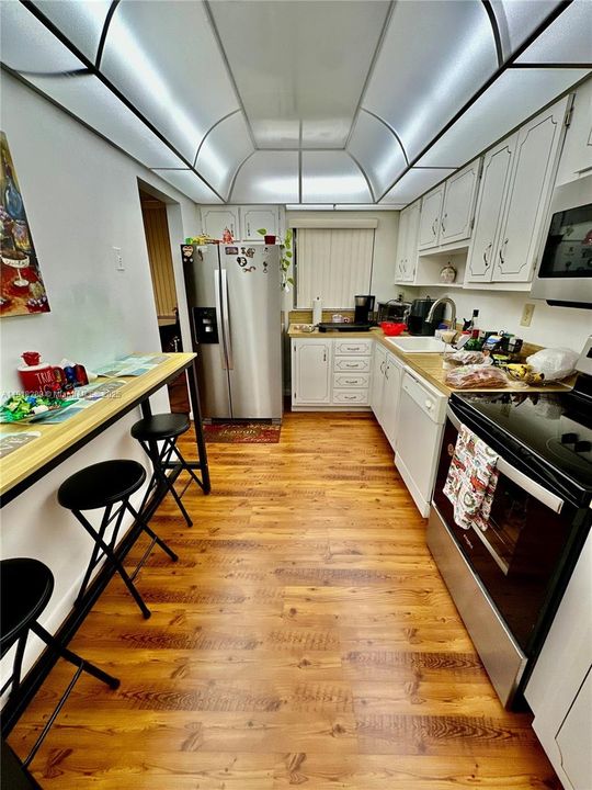 For Sale: $269,000 (2 beds, 2 baths, 1160 Square Feet)