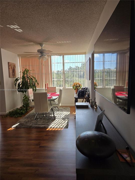 For Sale: $269,000 (2 beds, 2 baths, 1160 Square Feet)