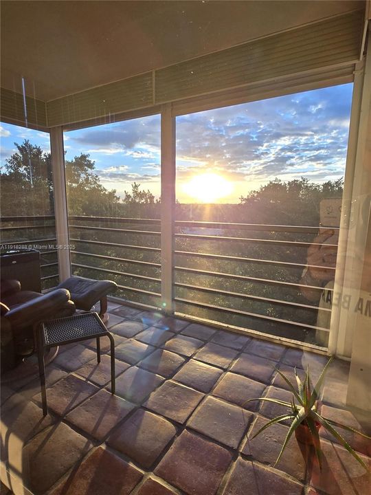 For Sale: $269,000 (2 beds, 2 baths, 1160 Square Feet)