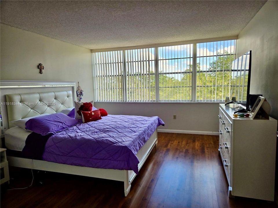 For Sale: $269,000 (2 beds, 2 baths, 1160 Square Feet)