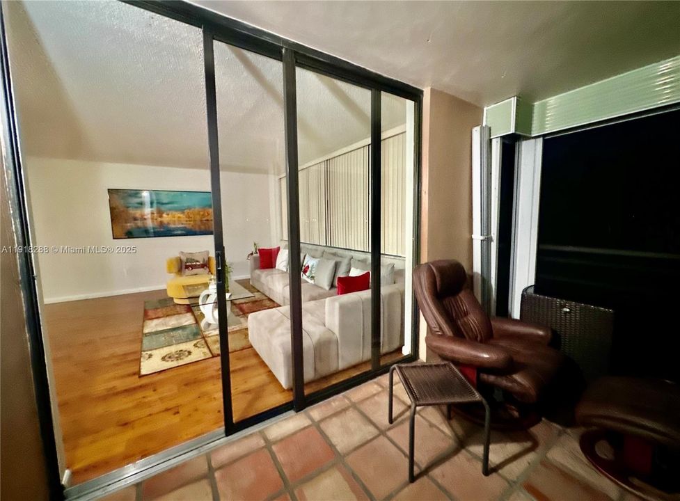 For Sale: $269,000 (2 beds, 2 baths, 1160 Square Feet)