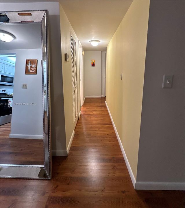 For Sale: $269,000 (2 beds, 2 baths, 1160 Square Feet)