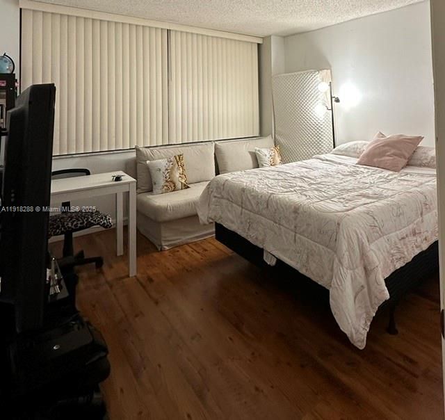 For Sale: $269,000 (2 beds, 2 baths, 1160 Square Feet)