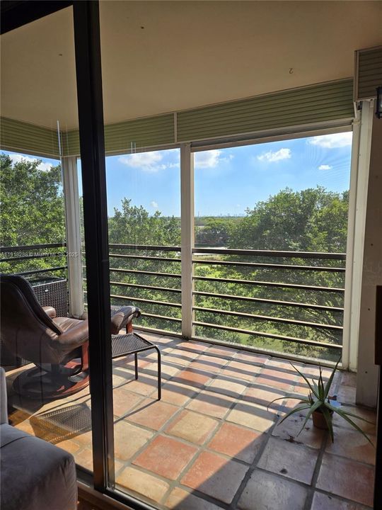 For Sale: $269,000 (2 beds, 2 baths, 1160 Square Feet)