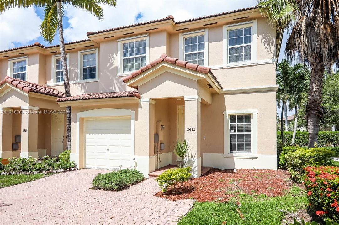 合同活跃: $1,980 (3 贝兹, 2 浴室, 1368 平方英尺)