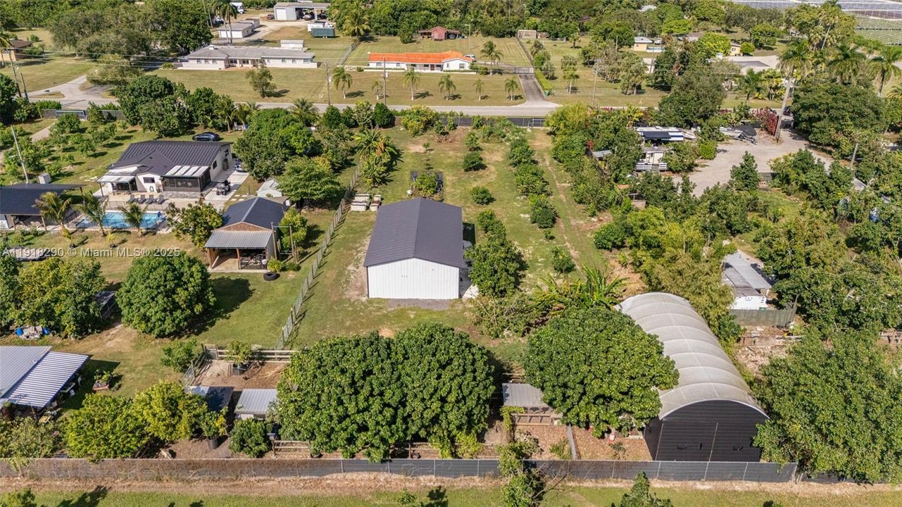 待售: $450,000 (1.25 acres)