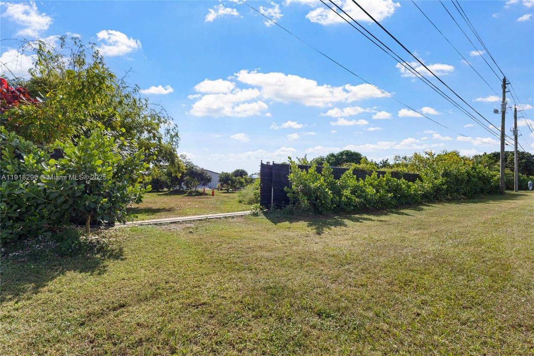 待售: $450,000 (1.25 acres)