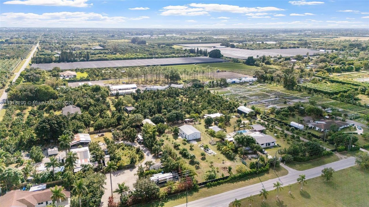 待售: $450,000 (1.25 acres)