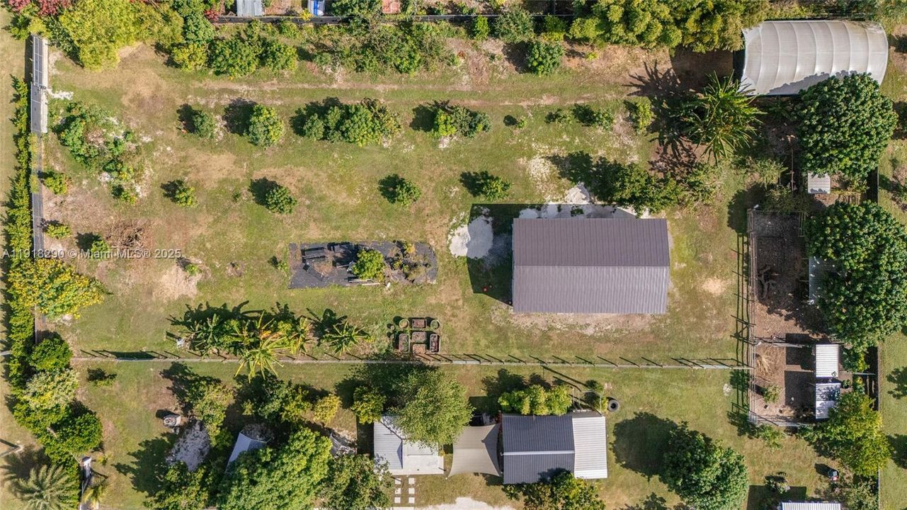 待售: $450,000 (1.25 acres)