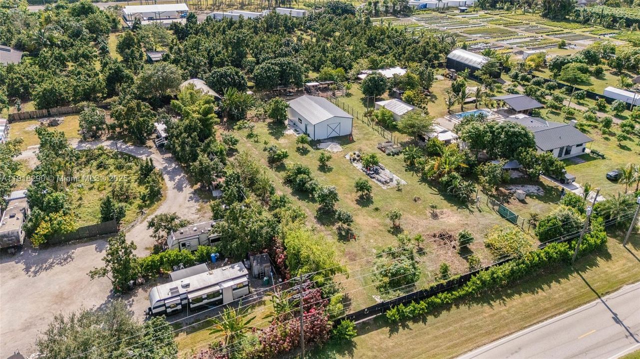 待售: $450,000 (1.25 acres)