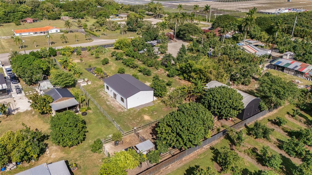 待售: $450,000 (1.25 acres)