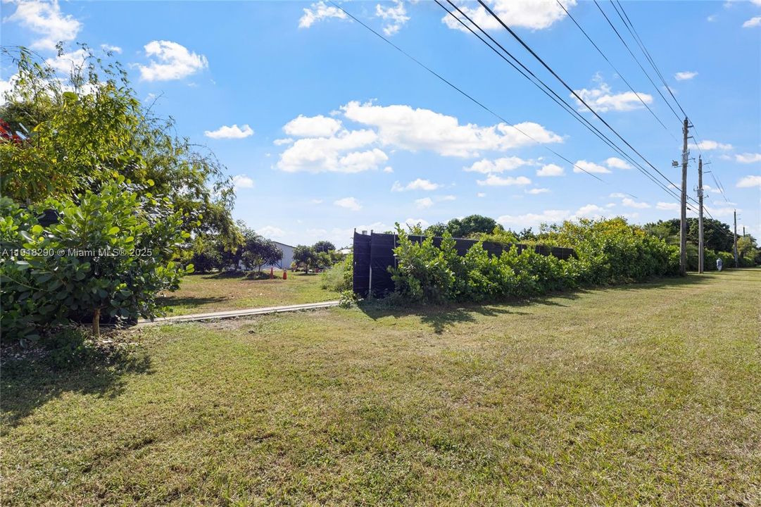 待售: $450,000 (1.25 acres)