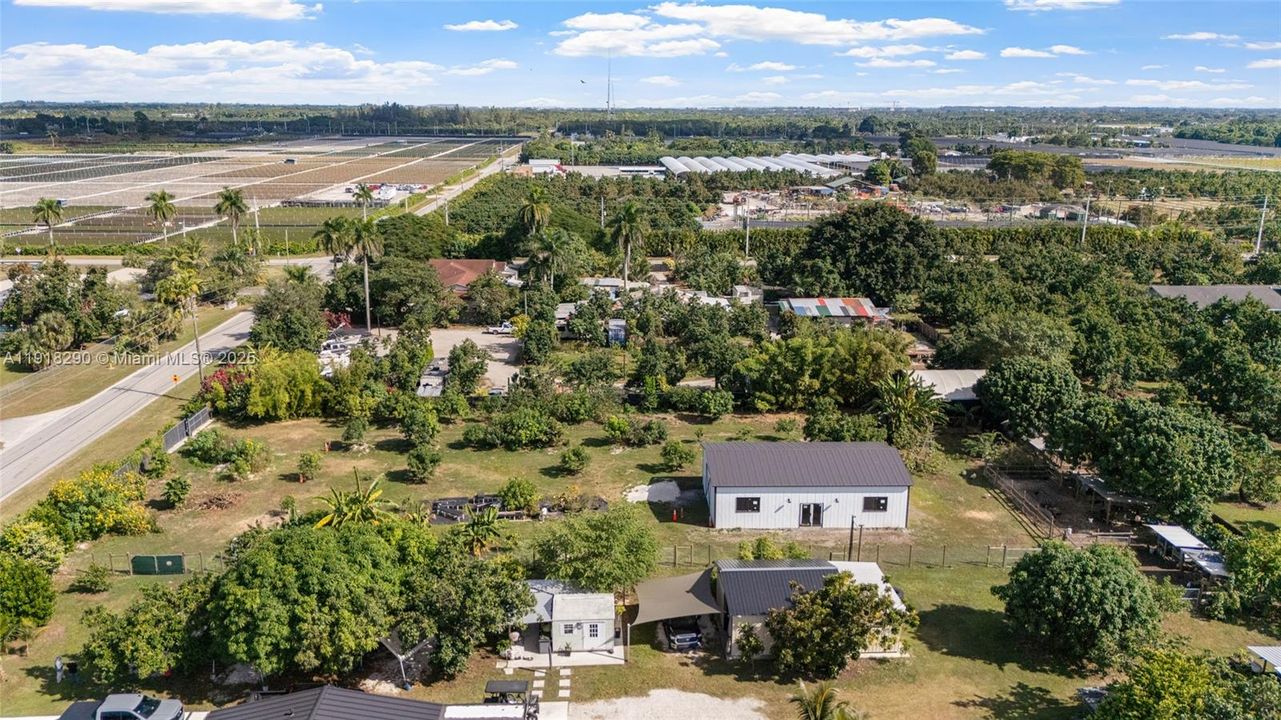 待售: $450,000 (1.25 acres)