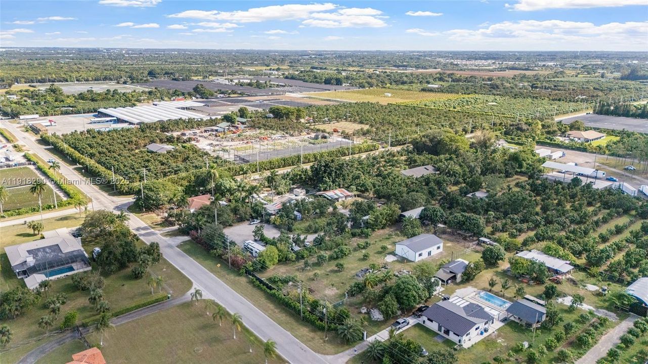 待售: $450,000 (1.25 acres)