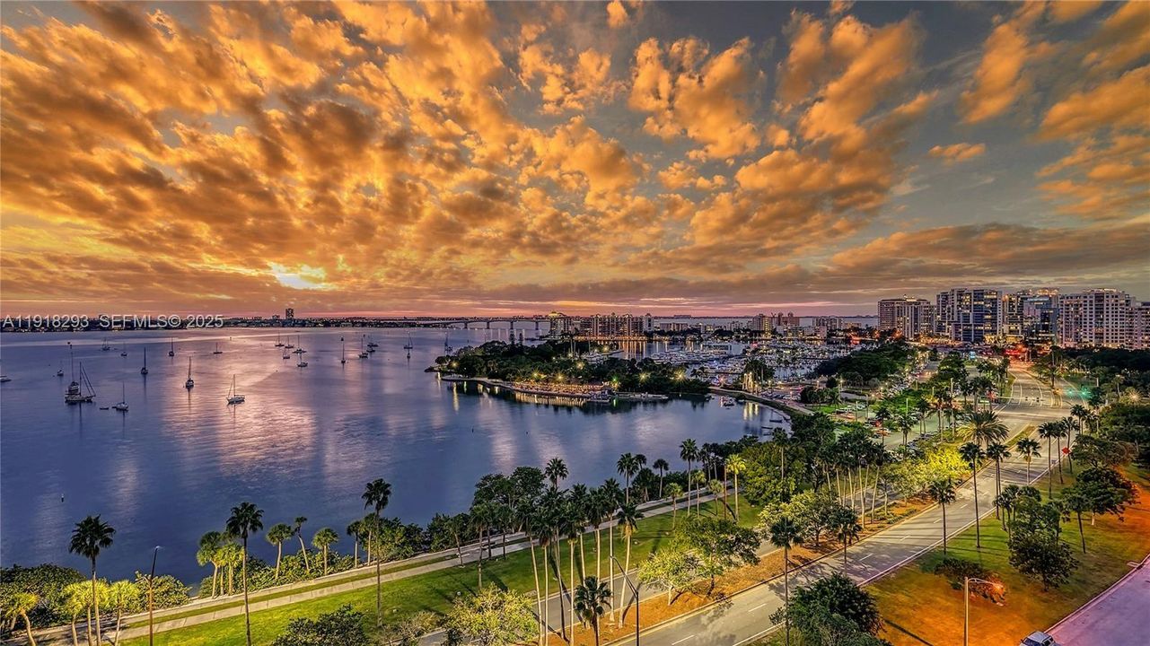 Exceptional walkability to Sarasota Bay and the iconic Ringling Bridge, offering a coveted coastal lifestyle just steps from your door.