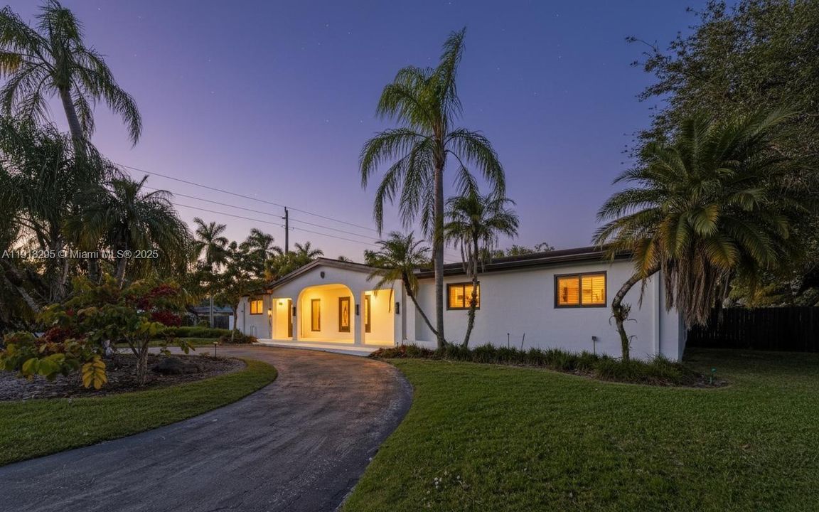 For Sale: $1,699,000 (5 beds, 3 baths, 2551 Square Feet)