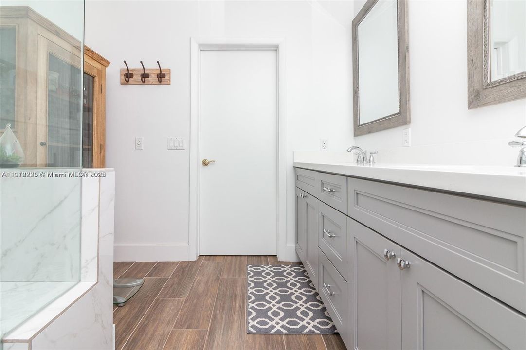 For Sale: $1,699,000 (5 beds, 3 baths, 2551 Square Feet)