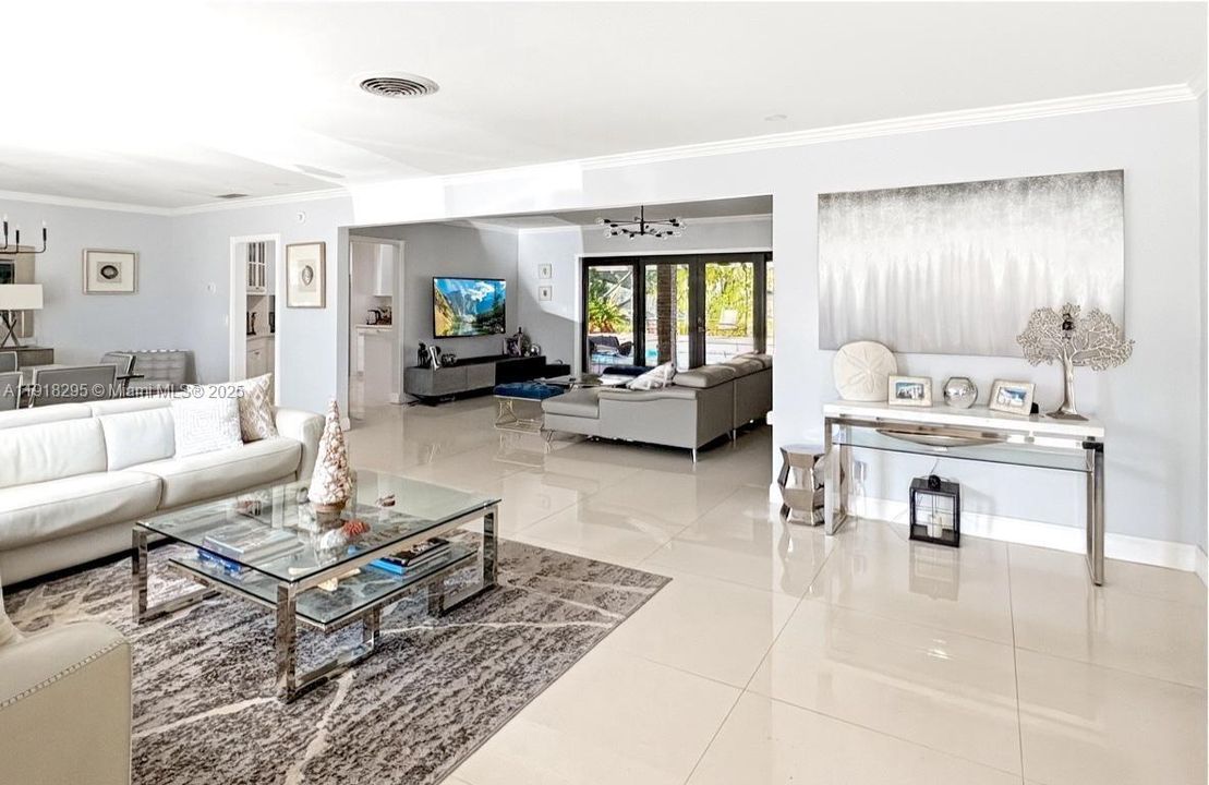 For Sale: $1,699,000 (5 beds, 3 baths, 2551 Square Feet)