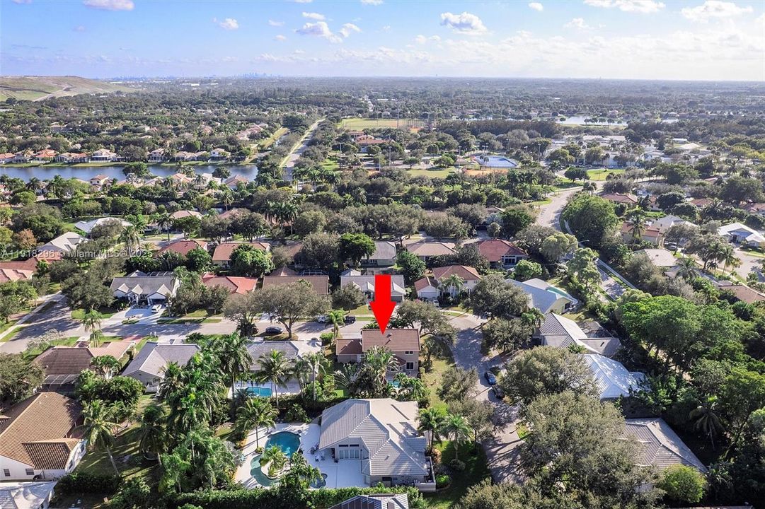 For Sale: $775,000 (5 beds, 2 baths, 2502 Square Feet)