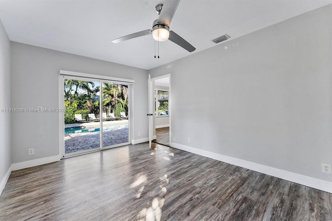 For Sale: $775,000 (5 beds, 2 baths, 2502 Square Feet)