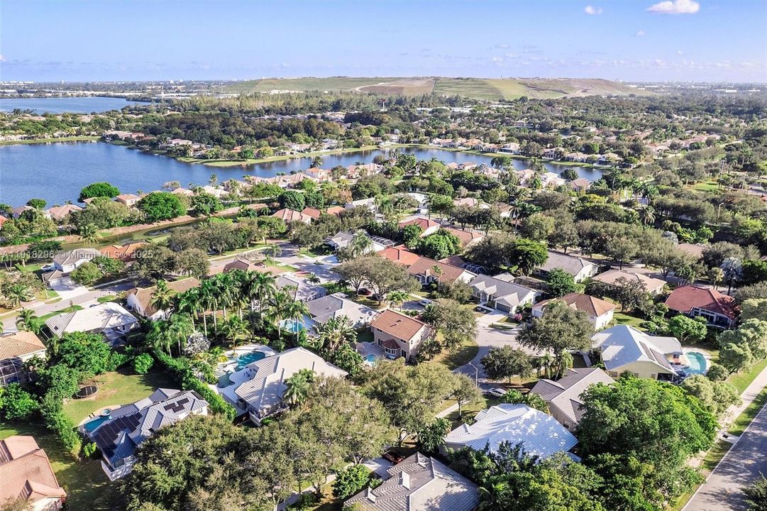 For Sale: $775,000 (5 beds, 2 baths, 2502 Square Feet)