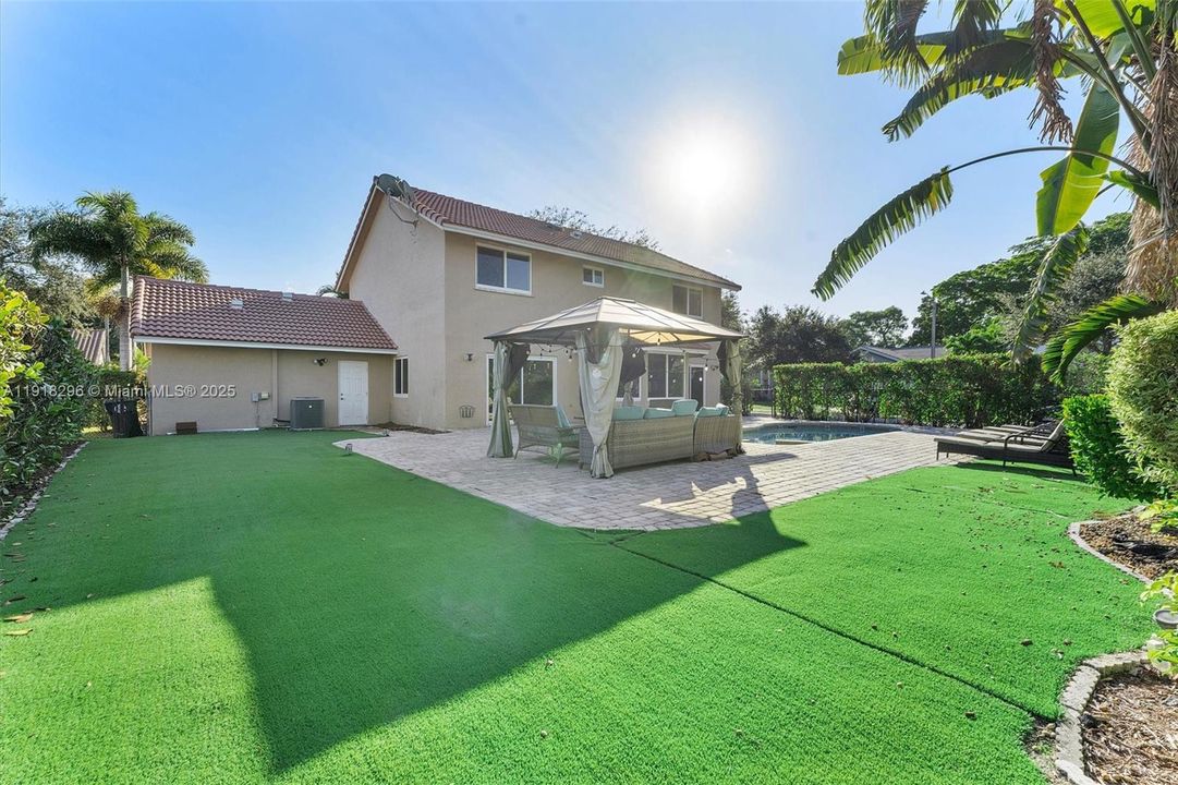 For Sale: $775,000 (5 beds, 2 baths, 2502 Square Feet)