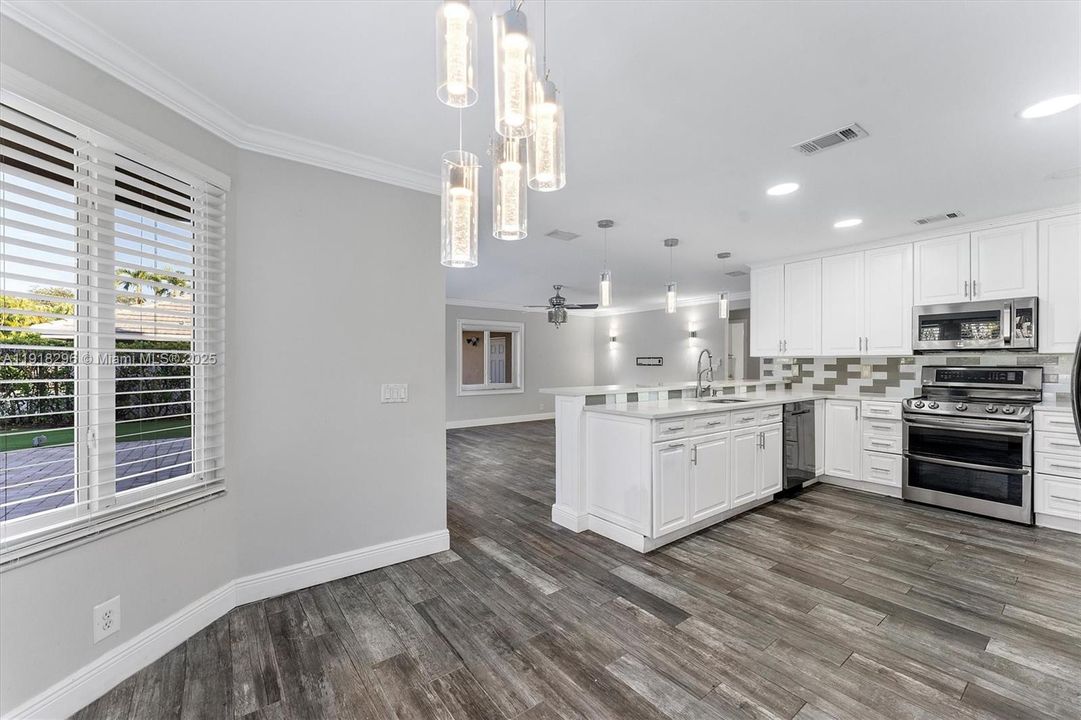 For Sale: $775,000 (5 beds, 2 baths, 2502 Square Feet)