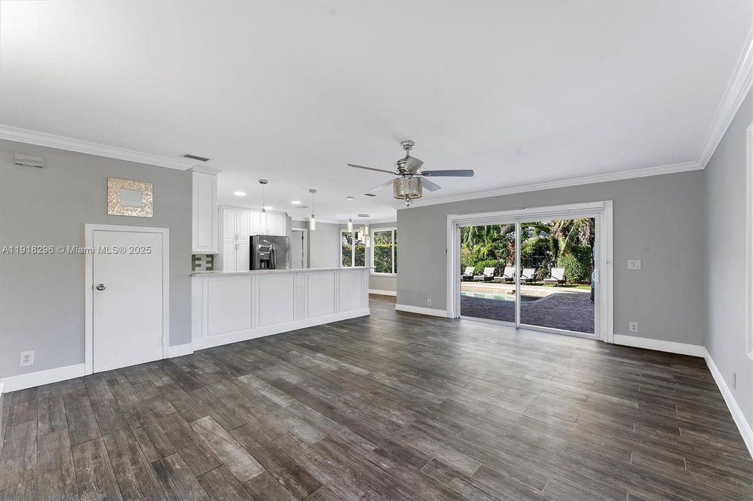 For Sale: $775,000 (5 beds, 2 baths, 2502 Square Feet)